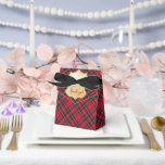 Royal Stewart Originele Schotse Tartan Favor Doos Bedankdoosjes<br><div class="desc">Ik heb zorgvuldig de meest populaire Schotse Clan Tartans geselecteerd om aan te bieden. Als je een klein foutje of vlekje in de stof ziet, dan is dat heel normaal. Ik heb geprobeerd om ze allemaal zo perfect mogelijk op elkaar af te stemmen. Al deze producten zijn gemaakt zodat je...</div>