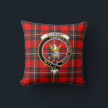 Royal Stewart Tartan with Clan Badge and Motto Kussen<br><div class="desc">Royal Stewart tartan with clan badge and motto,  which translated,  means,  "Courage grows strong from a wound."  The Stewart has many different clans and badges.</div>
