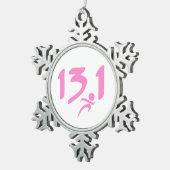 Roze 13.1 halve marathon tin sneeuwvlok ornament (Rechts)