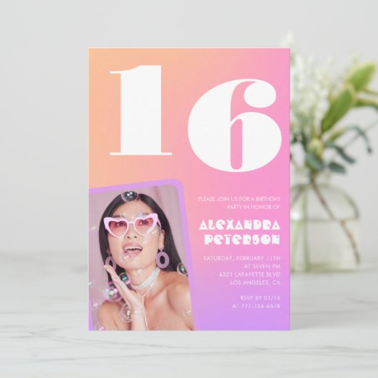 Roze 16e verjaardag uitnodigingen voor haar Retro (Staand voorkant)
