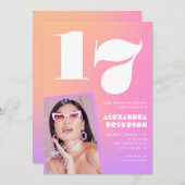 Roze 17e verjaardag uitnodigingen voor haar Retro (Voorkant / Achterkant)