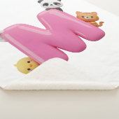 Roze 3D Letter M Middelgrote Sherpa Dekbed met Die Deken (3/4)