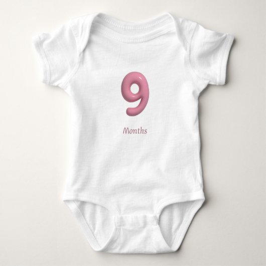 Roze 3D nummer 9 - 9 maanden baby romper (Voorkant)