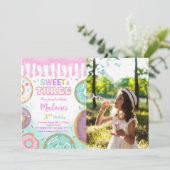 Roze 3e verjaardag Donut Party Foto Kaart (Staand voorkant)