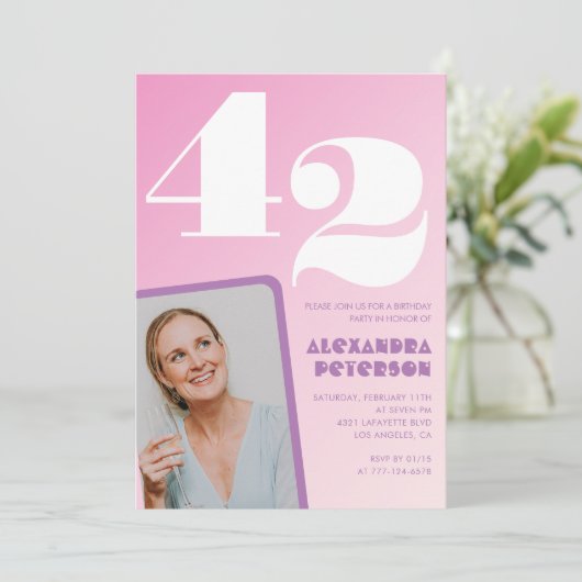 Roze 42e verjaardag uitnodigingen Retro Foto (Staand voorkant)