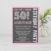 Roze 50 al aangepaste verjaardagsuitnodiging kaart (Staand voorkant)