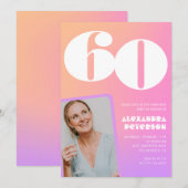 Roze 60ste verjaardag uitnodigingen voor haar Retr (Voorkant / Achterkant)