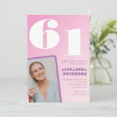 Roze 61e verjaardag uitnodigingen Retro Foto (Staand voorkant)