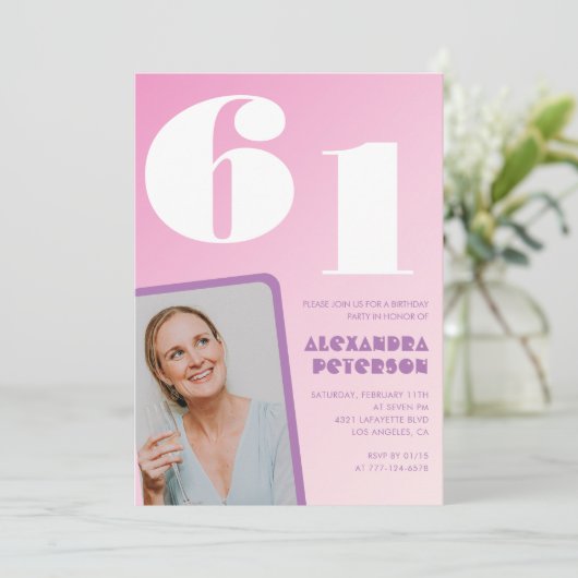 Roze 61e verjaardag uitnodigingen Retro Foto (Staand voorkant)
