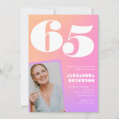 Roze 65ste verjaardag uitnodigingen voor haar Retr (Voorkant)
