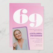 Roze 69ste verjaardag uitnodigingen Retro Foto (Voorkant / Achterkant)