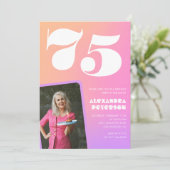 Roze 75ste verjaardag uitnodigingen voor haar Retr (Staand voorkant)