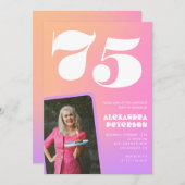 Roze 75ste verjaardag uitnodigingen voor haar Retr (Voorkant / Achterkant)