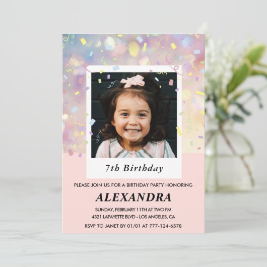 Roze 7e verjaardagsuitnodigingen Confetti Foto Kaart (Staand voorkant)