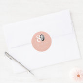 Roze 80ste verjaardag ronde sticker (Envelop)