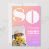 Roze 80ste verjaardag uitnodigingen voor haar Retr (Voorkant)