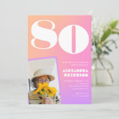 Roze 80ste verjaardag uitnodigingen voor haar Retr (Staand voorkant)