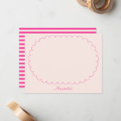 Roze aangepaste naam script strepen en geschulpte notitiekaartje (Voorkant / Achterkant in situ)