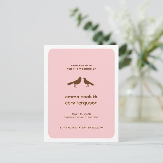 Roze aangepaste opslagdatum voor de datum van de l aankondigingskaart (Staand voorkant)