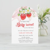 Roze Aardbei Babyshower Uitnodiging Sjabloon (Staand voorkant)