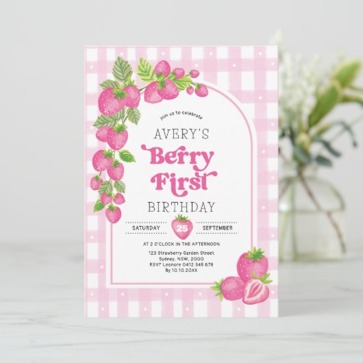 Roze Aardbei Berry Eerste Meisje 1e Verjaardag Kaart (Staand voorkant)