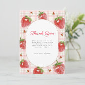 Roze aardbei bessen zoete gingham Baby shower Bedankkaart (Staand voorkant)