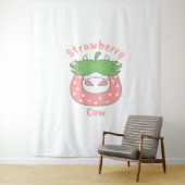 Roze Aardbei Koe Classic T-shirt Wandkleed (In situ)