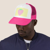 roze aardbei op gele strepen. trucker pet (In situ)