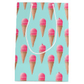 Roze Aardbeien Ice Cone Pattern, Blue Medium Cadeauzakje (Achterkant)