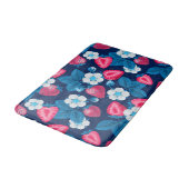 Roze aardbeien op blauw badmat (Gekanteld)