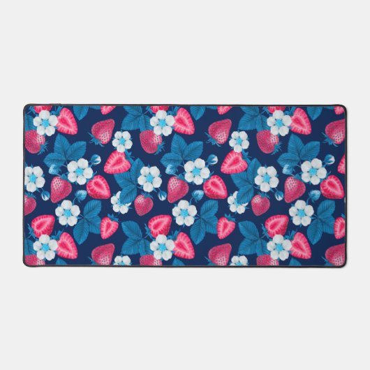 Roze aardbeien op blauw bureaumat (Voorkant)