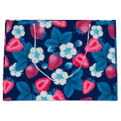 Roze aardbeien op blauw groot cadeauzakje (Voorkant)