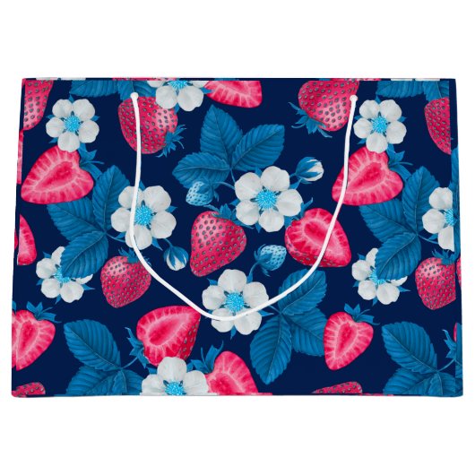 Roze aardbeien op blauw groot cadeauzakje (Voorkant)