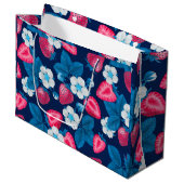 Roze aardbeien op blauw groot cadeauzakje (Voorkant Gekanteld)