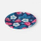 Roze aardbeien op blauw papieren bordje (Gekanteld)