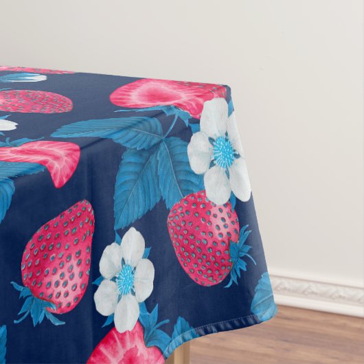 Roze aardbeien op blauw tafelkleed (Voorbeeld)