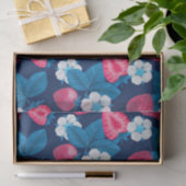 Roze aardbeien op blauw tissuepapier (Geschenk)