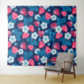 Roze aardbeien op blauw wandkleed (In Situ (horizontaal))