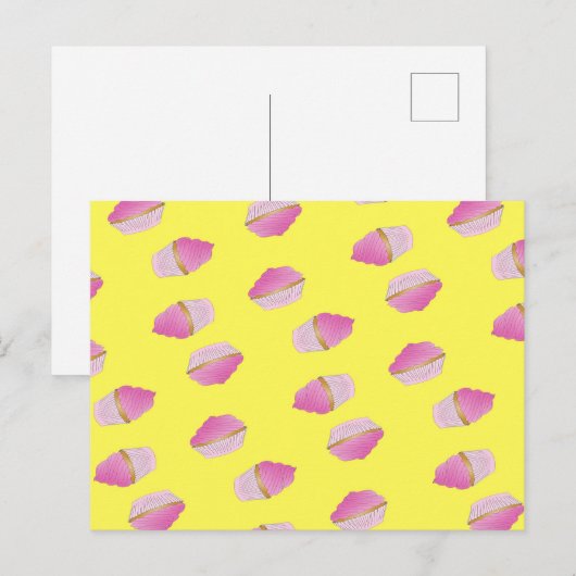 Roze aardbeiencupcakes op geel briefkaart (Voorkant / Achterkant)