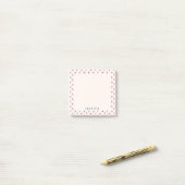 Roze aardbeienpatroon, aangepaste naam post-it® notes (Op bureau)