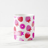 roze aardbeienveld zomertropisch initiaal koffiemok (Center)