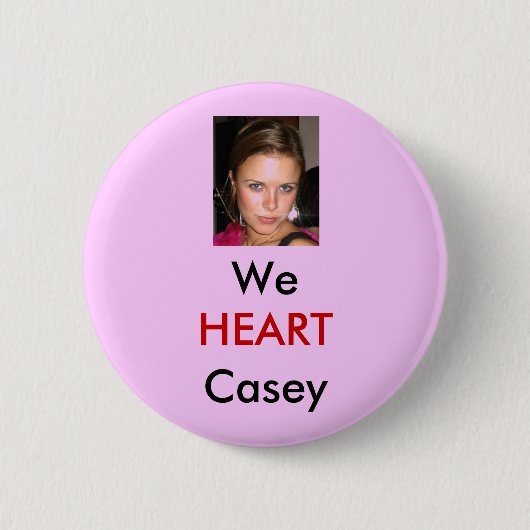 Roze achtergrond <3 Casey Button (Voorkant)