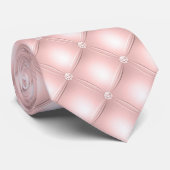 Roze achtergrond en parels stropdas (Opgerold)