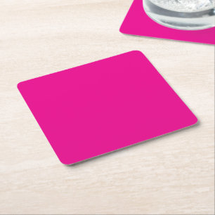 Roze achtergrond met ontwerpideeën voor een zwarte kartonnen onderzetters