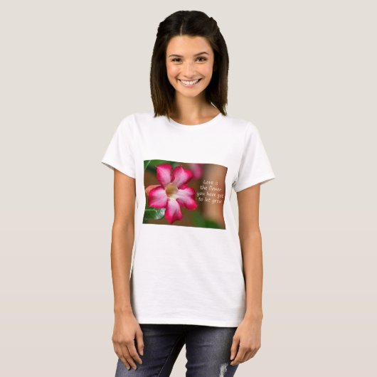 Roze Adenium Obesum bloem ook bekend als Desert Ro T-shirt (Voorkant volledig)