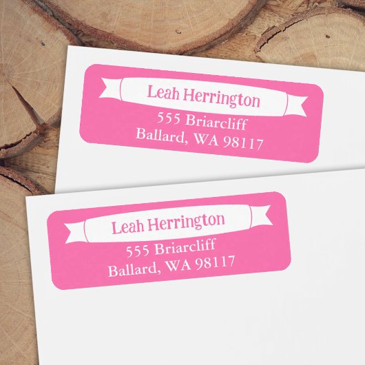 Roze adreslabel met decoratieve banner etiket