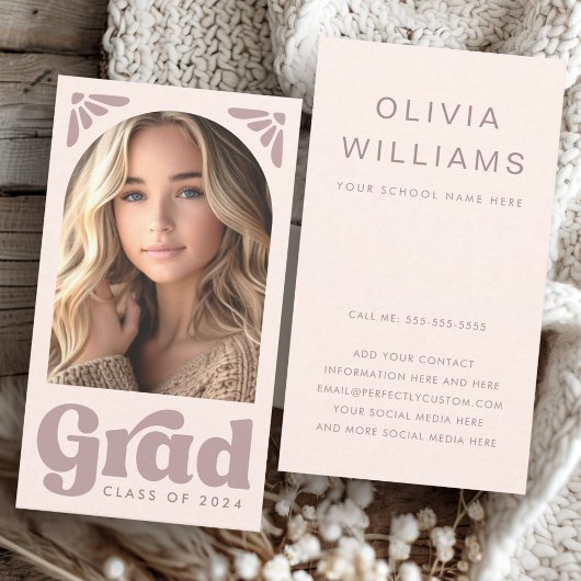 Roze afstudeerder student afstuderen netwerkfoto b visitekaartje