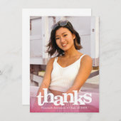 Roze afstuderen foto vet typografie modern chic bedankkaart (Voorkant / Achterkant)