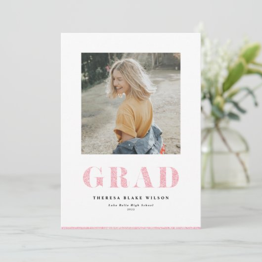 Roze Afstuderen voor AFSTUDEERDER met gebold  Aankondiging (Staand voorkant)