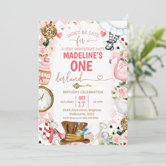 Roze Alice in Onederland 1e verjaardag Uitnodiging (Staand voorkant)